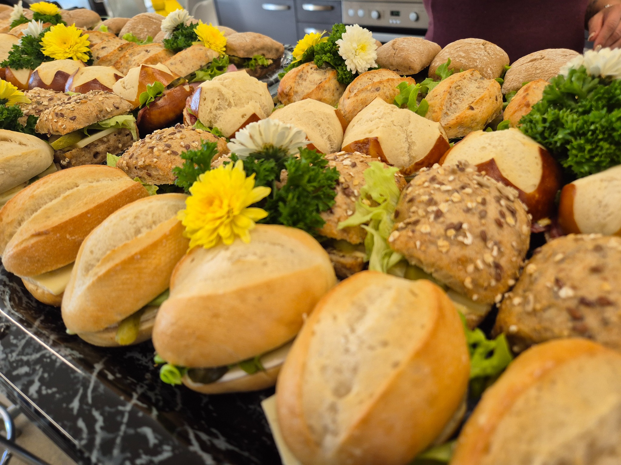 Assortiment de petits pains garnis